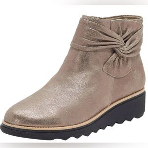 CLARKS Sharon Salon Pewter Metallic Suede Twist Knot Ankle Boot Size 7.5